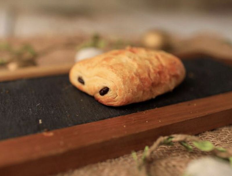 Chocolate croissant كروسان شوكولاتة