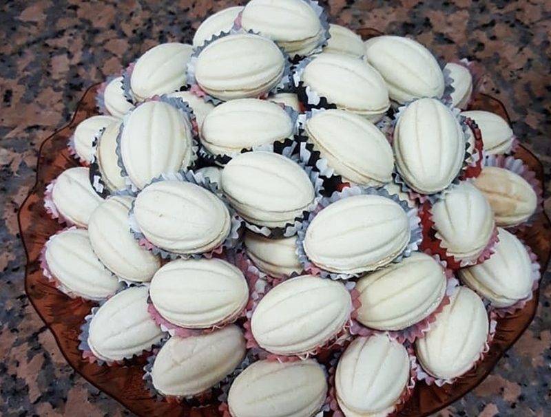 Walnuts petit four بيتي فور عين الجمل