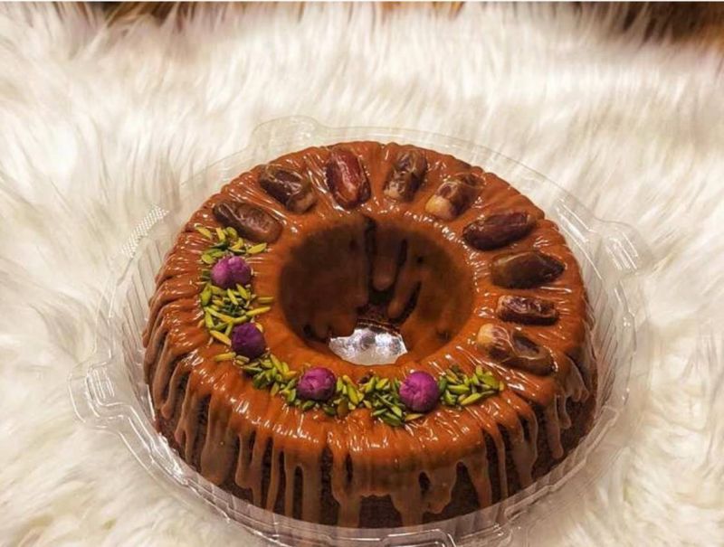 Date cake with tofu sauce  كيكة التمر بصوص التوفي